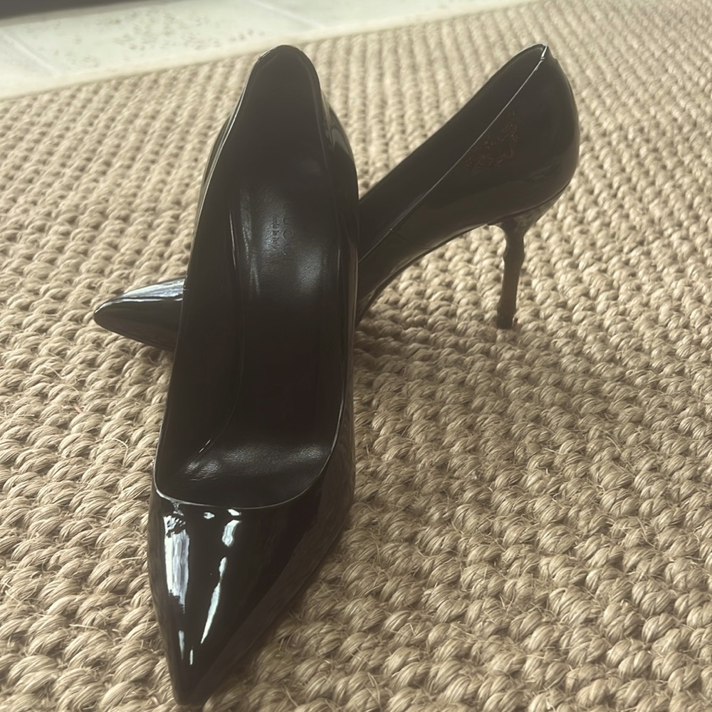 Gucci!!Black Patent leather Sz 38